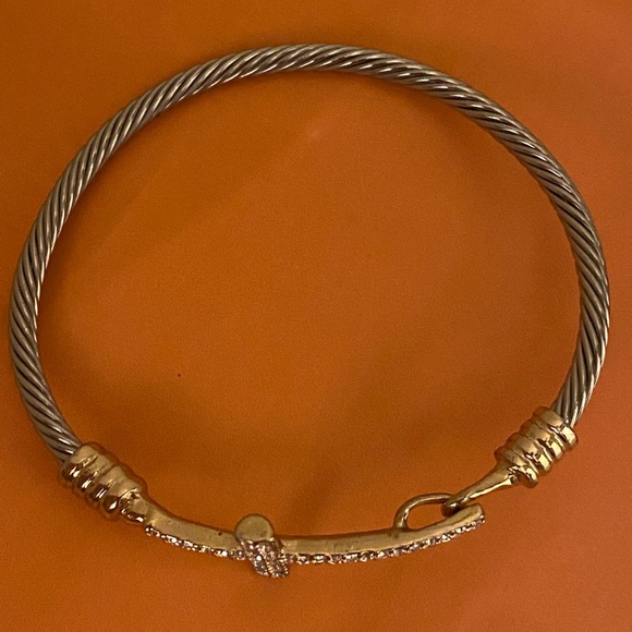 Cross Bracelet - Picture 4 of 6